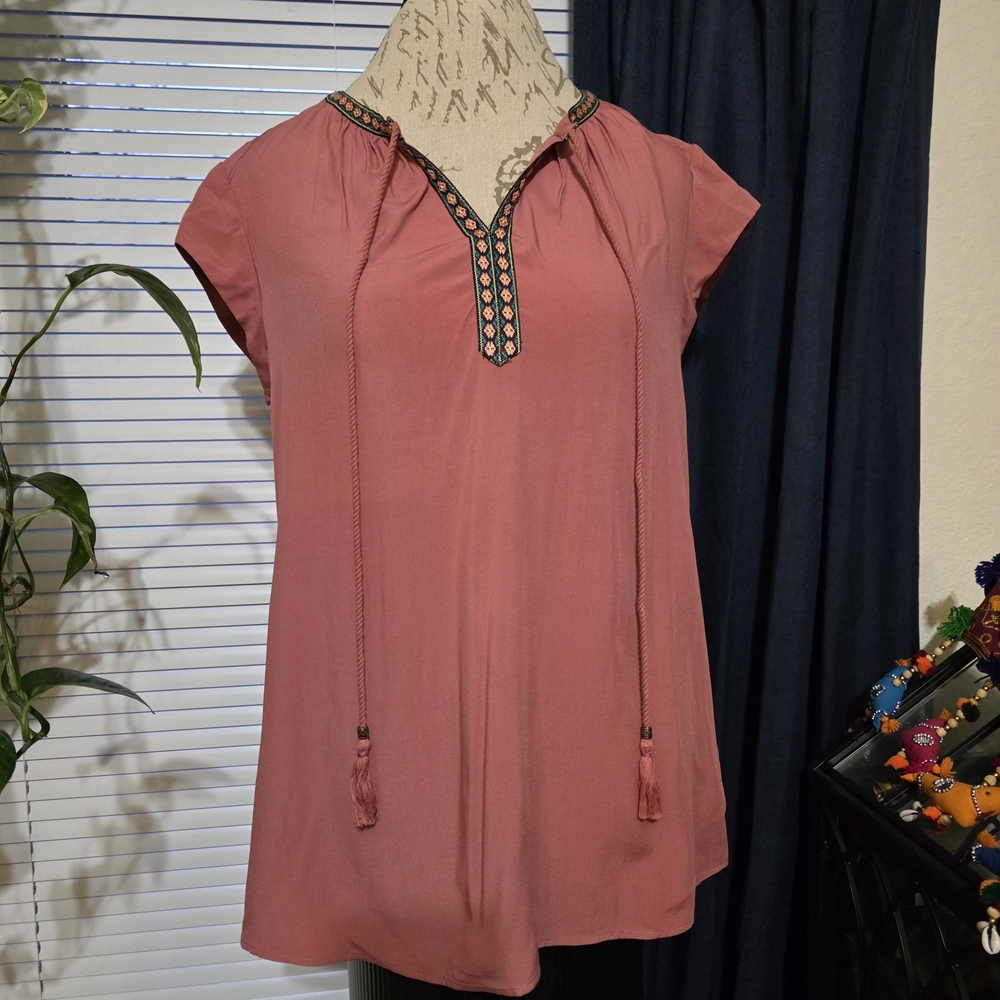 DR2 NWT Flowy Pink Blouse with Embroidered Trim Tassels Boho
